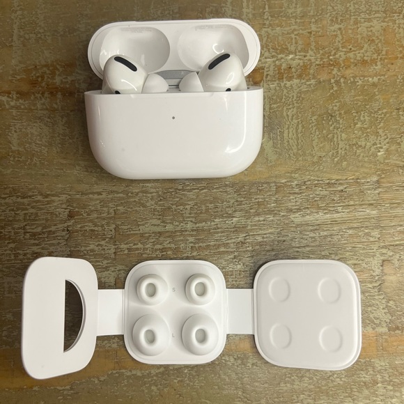 Apple AirPods Pro - Picture 12 of 16